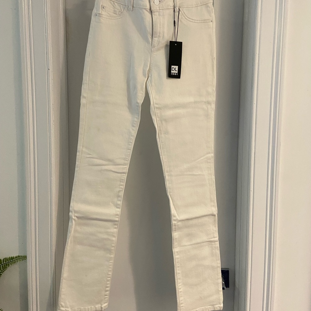 DL1961 White Straight Leg Jeans - brand new with tags - super comfy